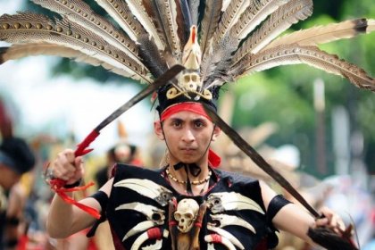 Dayaks, de koppensnellers